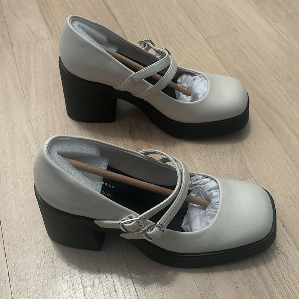 NIB Call It Spring Women's Monroe Mary Jane Heel, Ice, size 6